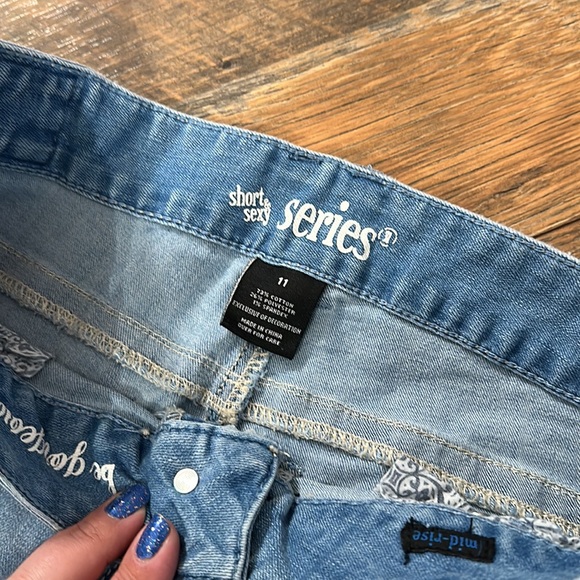 Series 31 light wash jeans with distressing. Sz 11 - Picture 4 of 6